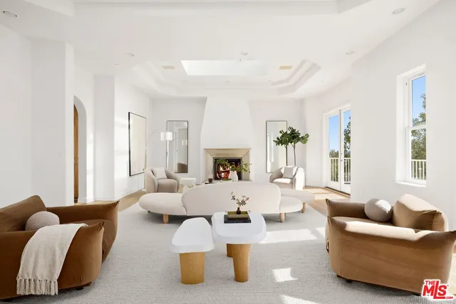 $5,500,000 | 1939 Stradella Road, Los Angeles, CA 90077