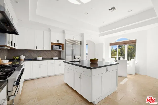 $5,500,000 | 1939 Stradella Road, Los Angeles, CA 90077