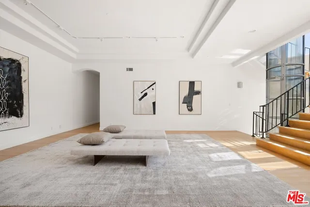 $5,500,000 | 1939 Stradella Road, Los Angeles, CA 90077