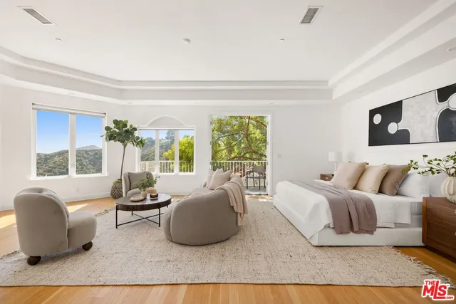 $5,500,000 | 1939 Stradella Road, Los Angeles, CA 90077