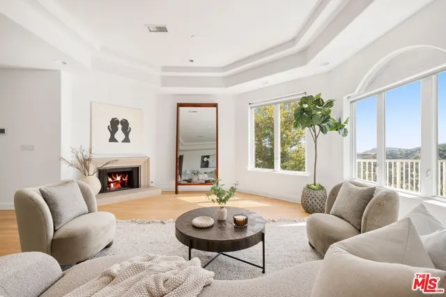 $5,500,000 | 1939 Stradella Road, Los Angeles, CA 90077