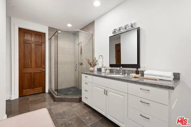 $5,500,000 | 1939 Stradella Road, Los Angeles, CA 90077