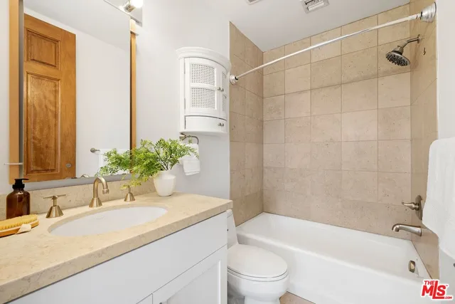 $5,500,000 | 1939 Stradella Road, Los Angeles, CA 90077