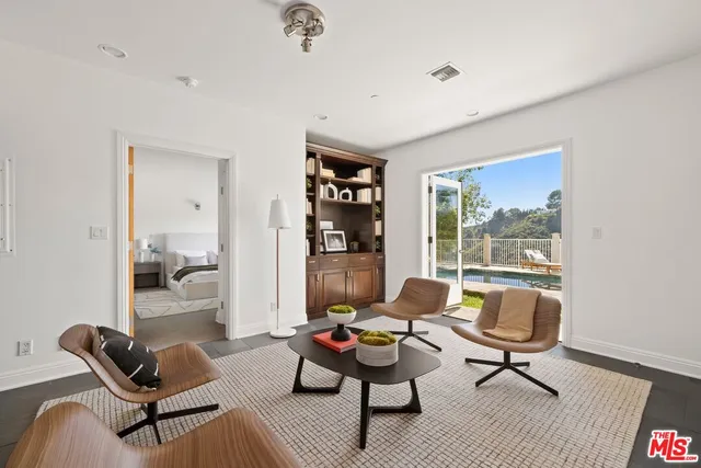 $5,500,000 | 1939 Stradella Road, Los Angeles, CA 90077