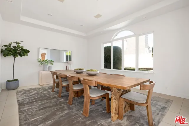 $5,500,000 | 1939 Stradella Road, Los Angeles, CA 90077