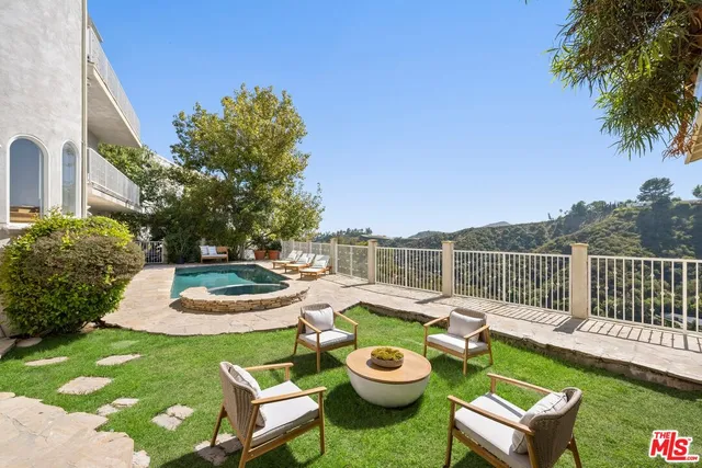 $5,500,000 | 1939 Stradella Road, Los Angeles, CA 90077
