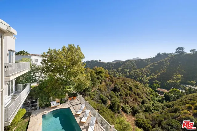 $5,500,000 | 1939 Stradella Road, Los Angeles, CA 90077