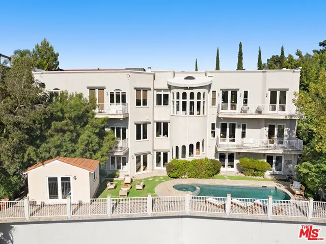 $5,500,000 | 1939 Stradella Road, Los Angeles, CA 90077
