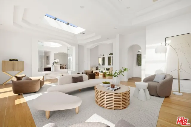 $5,500,000 | 1939 Stradella Road, Los Angeles, CA 90077