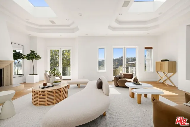 $5,500,000 | 1939 Stradella Road, Los Angeles, CA 90077