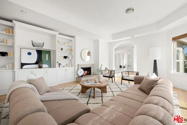 $5,500,000 | 1939 Stradella Road, Los Angeles, CA 90077