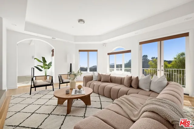 $5,500,000 | 1939 Stradella Road, Los Angeles, CA 90077