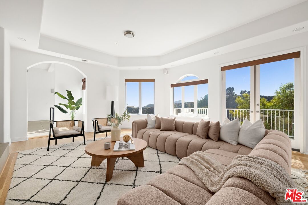 1939 Stradella Road Los Angeles, CA 90077 - Photo 8 of 36