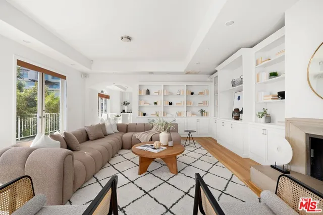 $5,500,000 | 1939 Stradella Road, Los Angeles, CA 90077