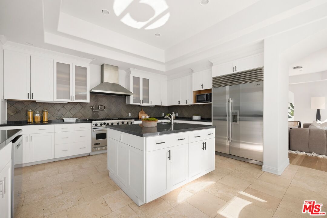 1939 Stradella Road Los Angeles, CA 90077 - Photo 10 of 36