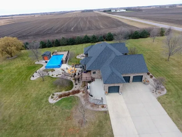 $924,900 | 575 111th Street, Pipestone, MN 56164