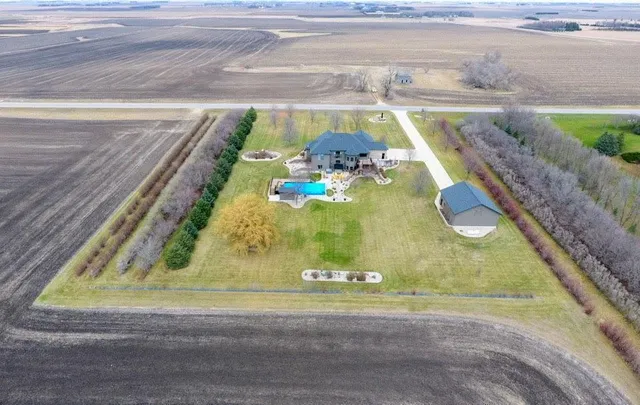$924,900 | 575 111th Street, Pipestone, MN 56164