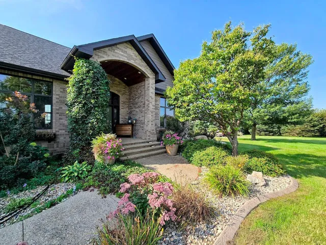 $924,900 | 575 111th Street, Pipestone, MN 56164