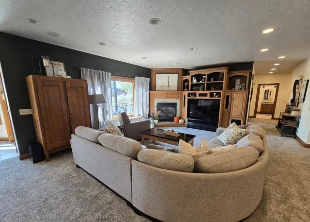 $924,900 | 575 111th Street, Pipestone, MN 56164