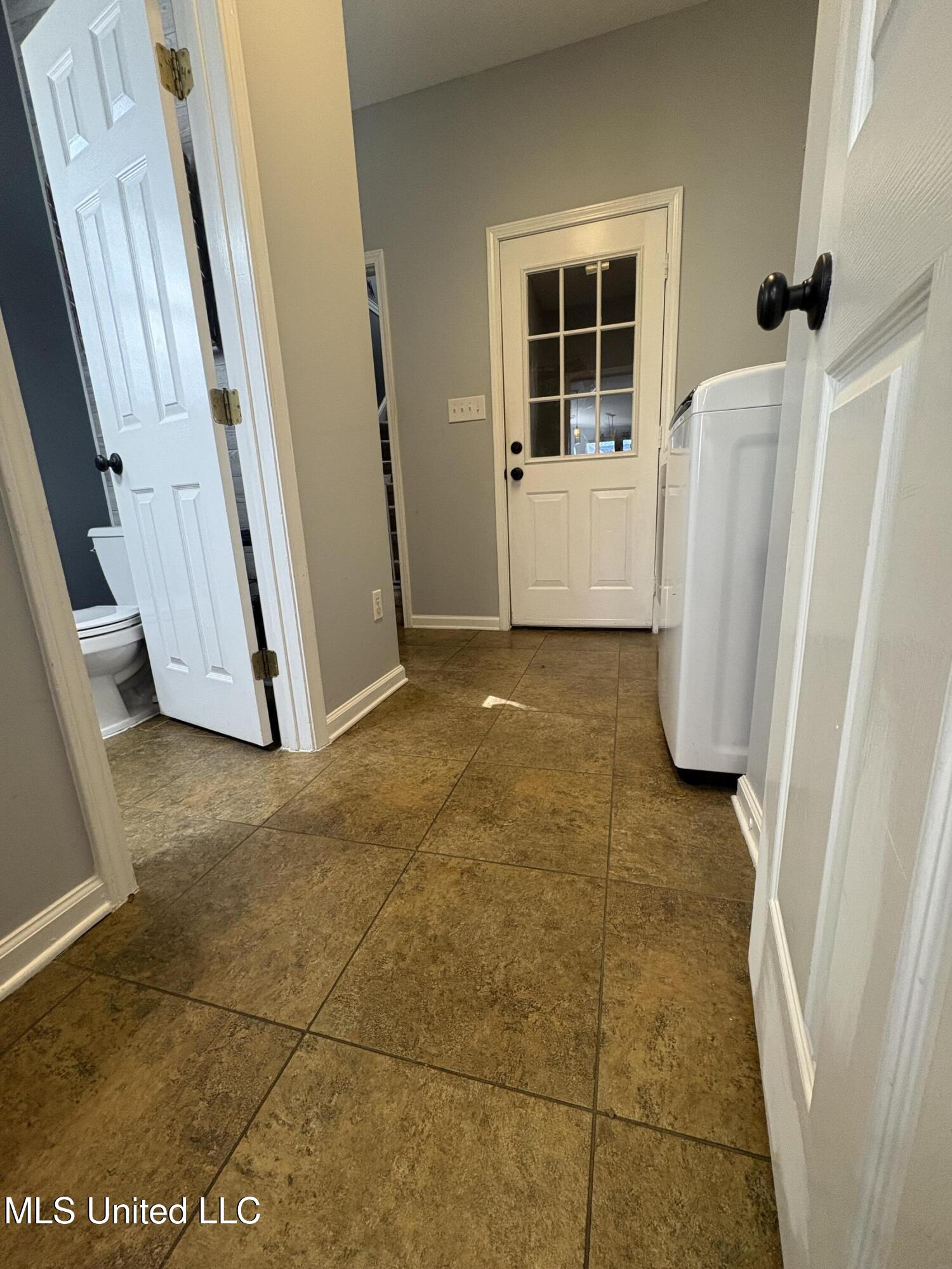 4547 Star Landing Road Nesbit, MS 38651 - Photo 14 of 28 Laundry/Half Bath