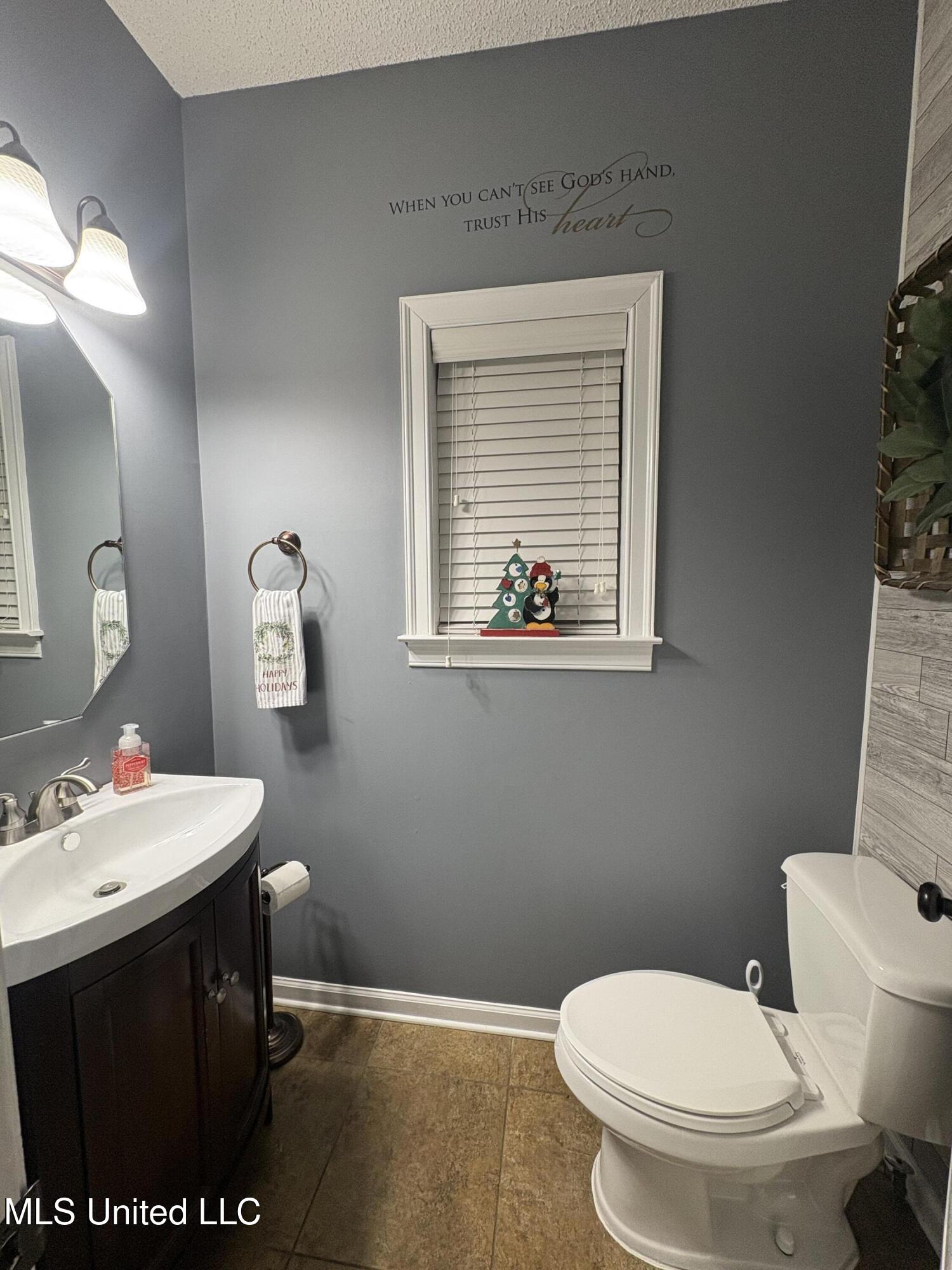 4547 Star Landing Road Nesbit, MS 38651 - Photo 15 of 28 Guest Bath