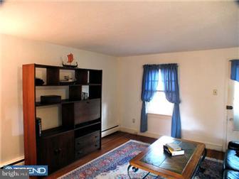 58 Dublin Road Pennington, NJ 08534 - Photo 3 of 12 Living Room