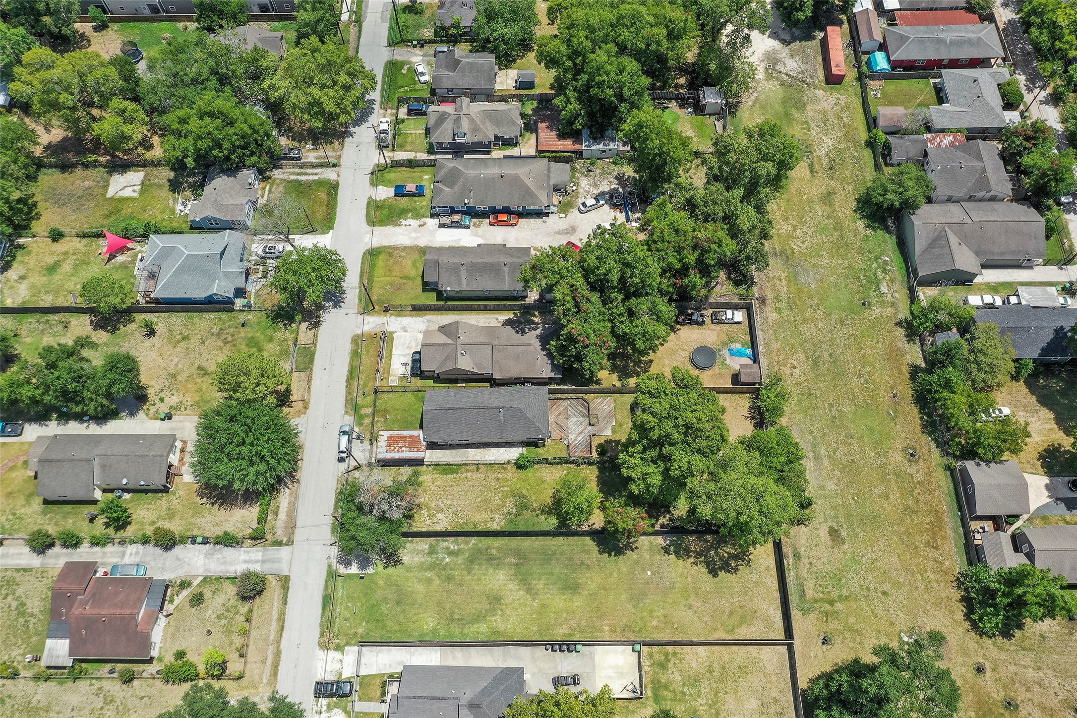 213 Sylvester Road Houston, TX 77009 - Photo 25 of 26 an aerial view of residential houses with outdoor space