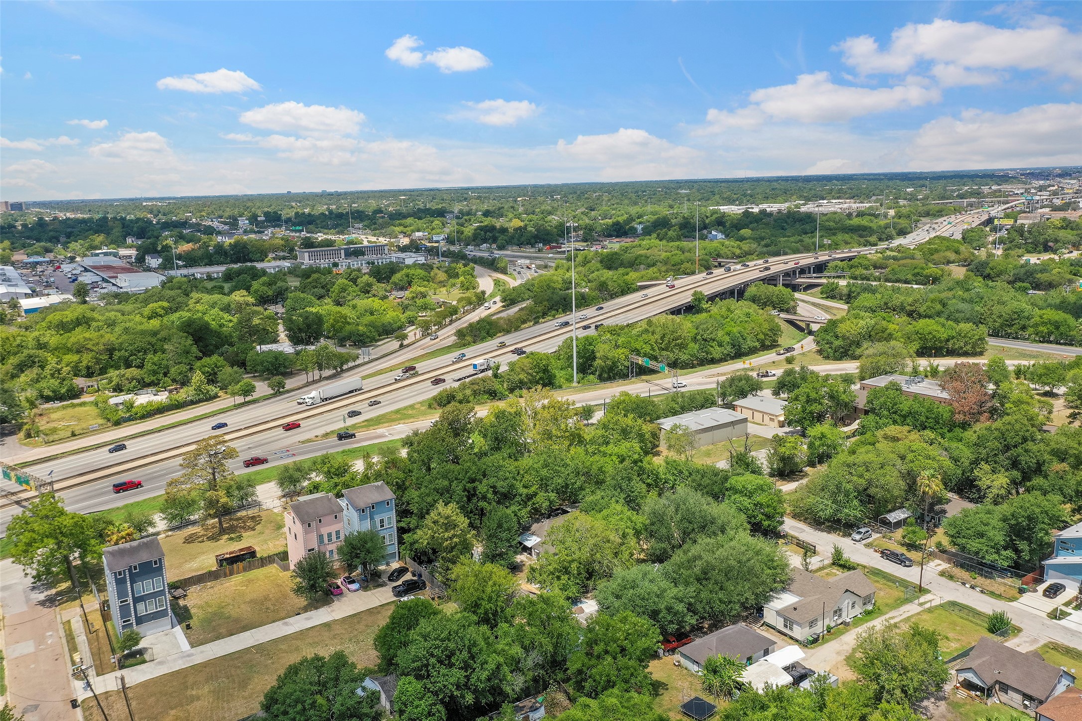 213 Sylvester Road Houston, TX 77009 - Photo 8 of 26