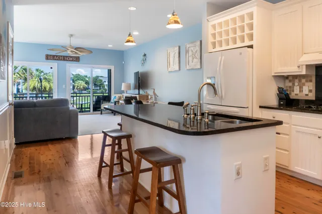 $1,700 | 316 Columbia Avenue, Unit 1, Carolina Beach, NC 28428