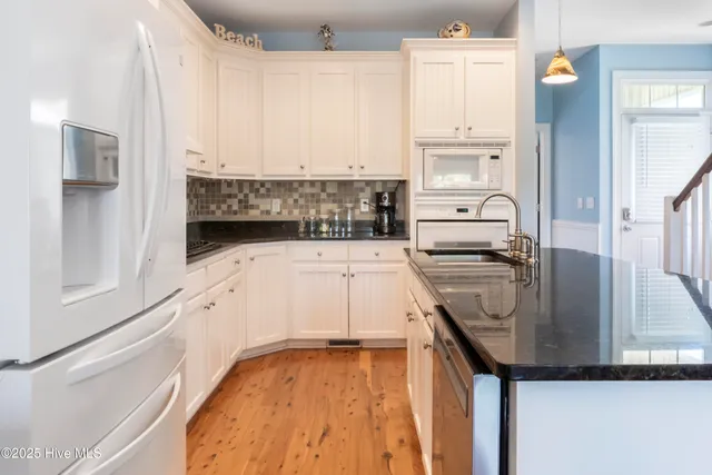 $1,700 | 316 Columbia Avenue, Unit 1, Carolina Beach, NC 28428