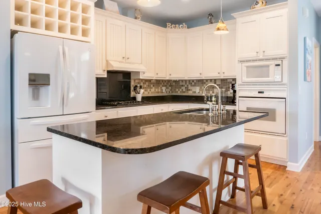 $1,700 | 316 Columbia Avenue, Unit 1, Carolina Beach, NC 28428