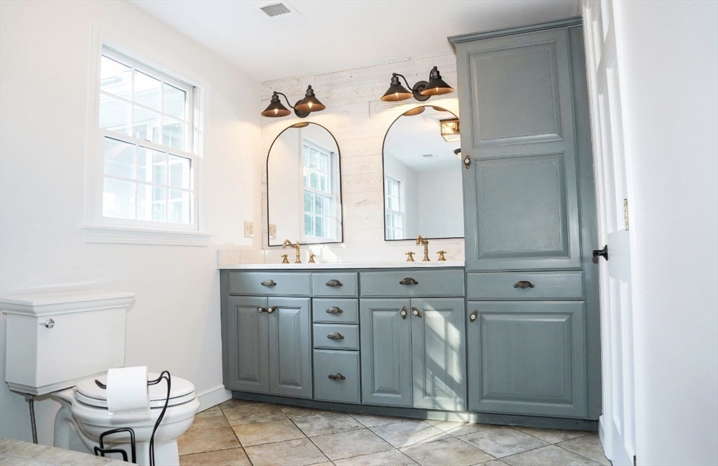241 New Bedford Road Rochester, MA 02770 - Photo 16 of 25
