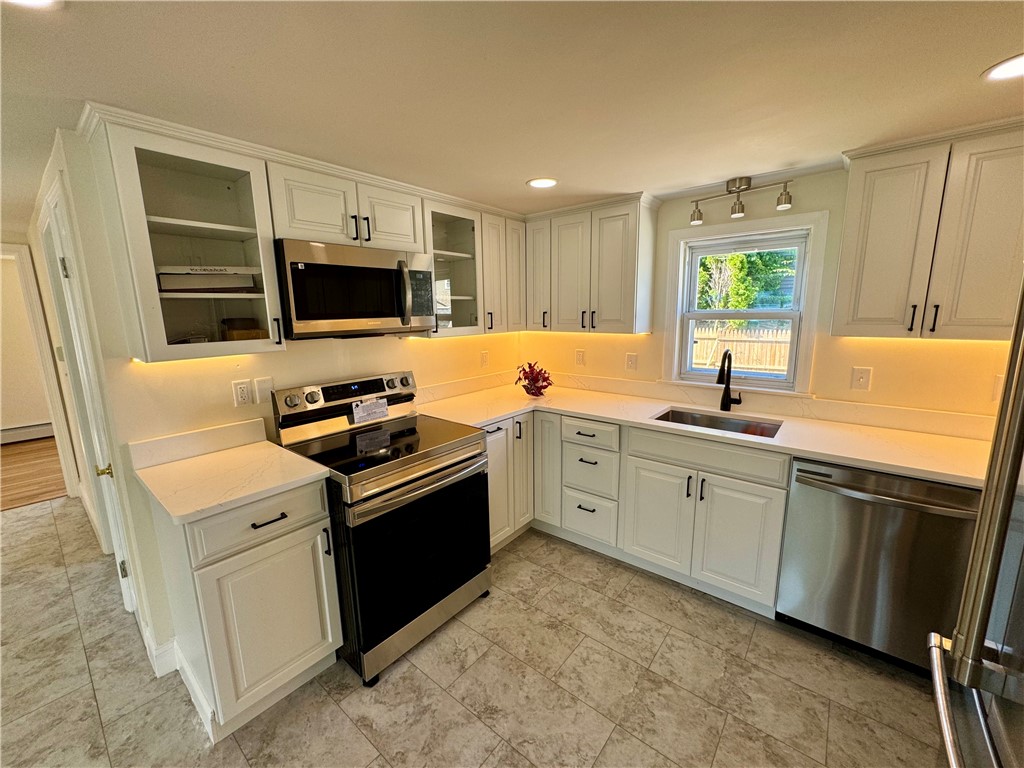 2545 West Shore Road Warwick, RI 02889 - Photo 4 of 44 Gallery Image 4