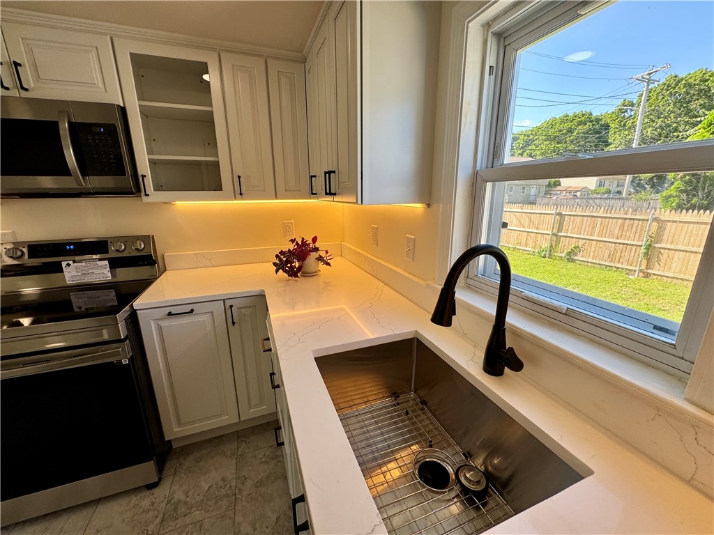 2545 West Shore Road Warwick, RI 02889 - Photo 6 of 44 Gallery Image 6