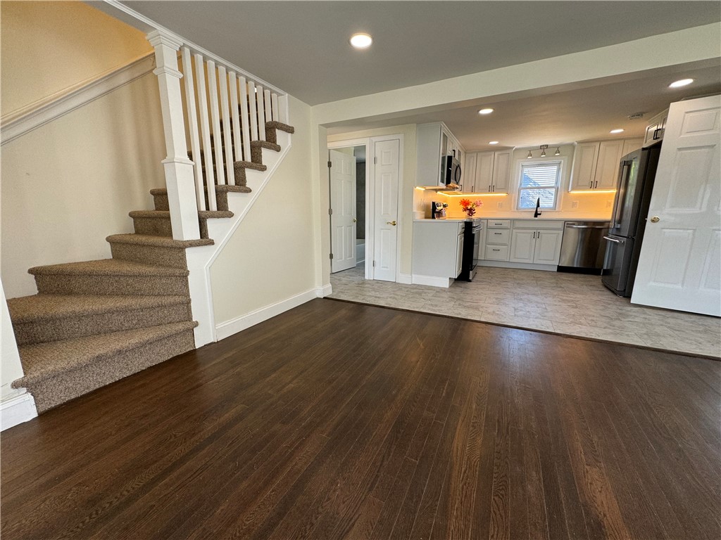 2545 West Shore Road Warwick, RI 02889 - Photo 9 of 44 Gallery Image 9
