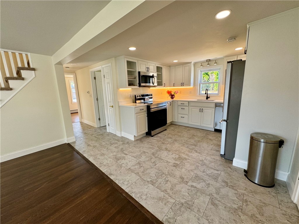 2545 West Shore Road Warwick, RI 02889 - Photo 10 of 44 Gallery Image 10