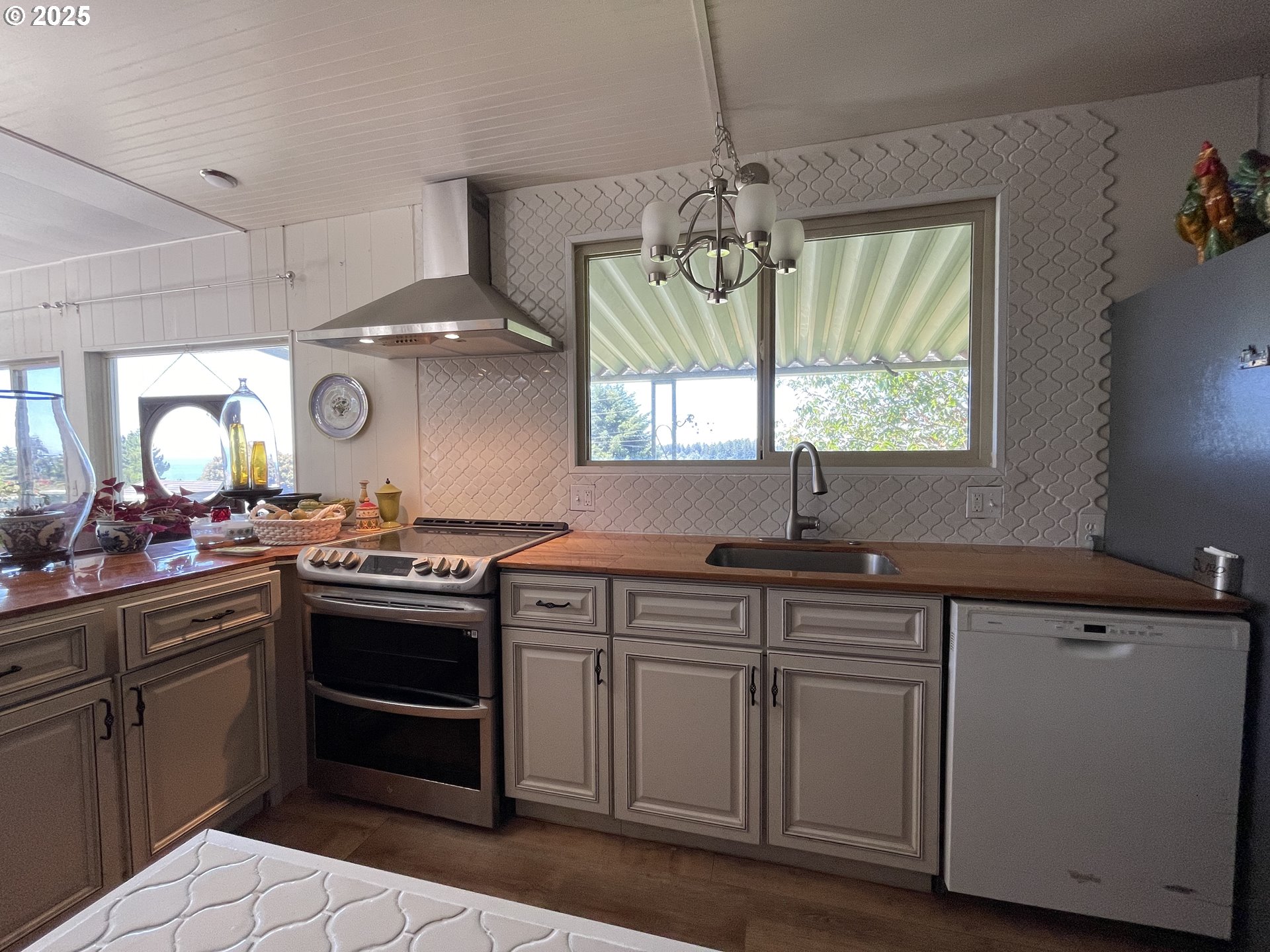 16579 Foster Road Brookings, OR 97415 - Photo 17 of 38 Gallery Image 17