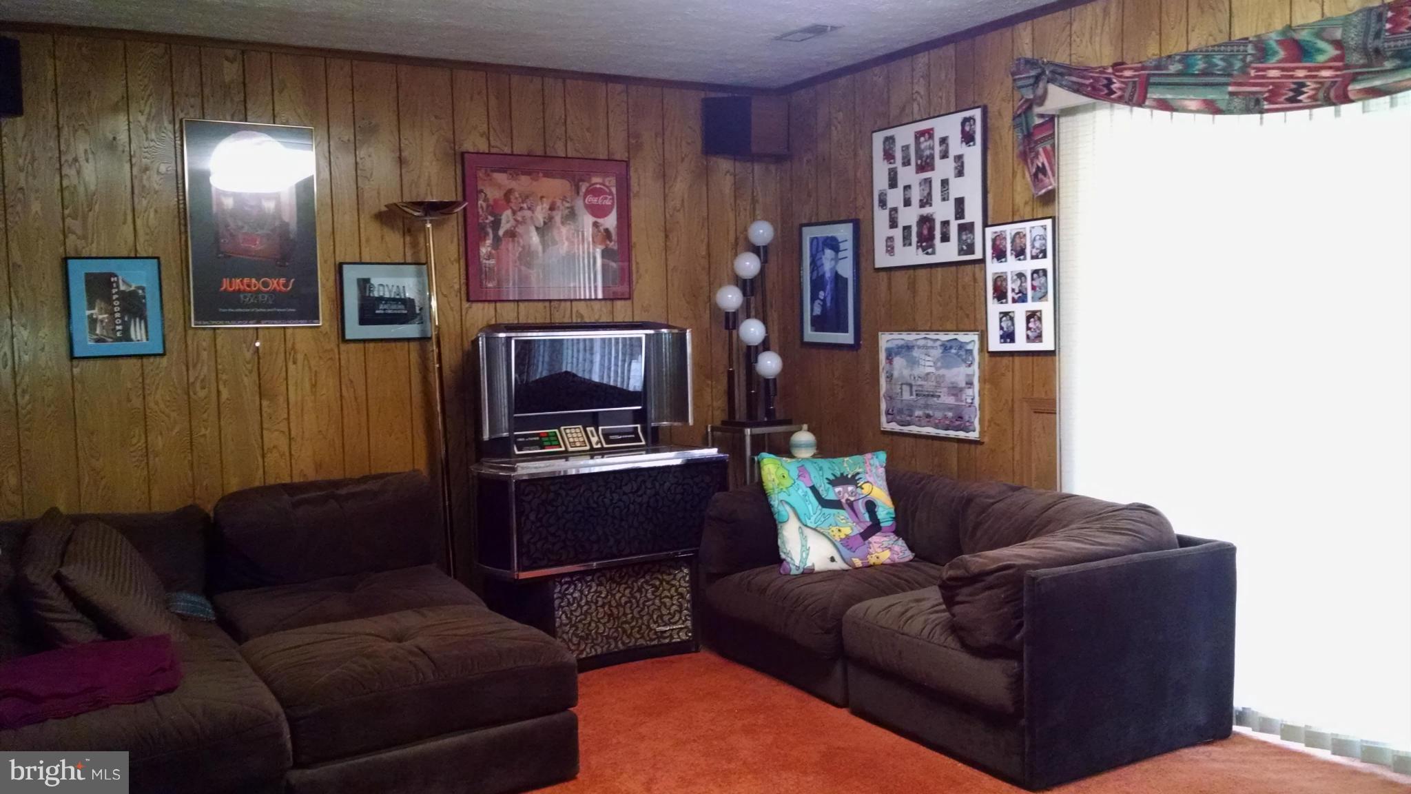 9259 Bellbeck Road Baltimore, MD 21234 - Photo 16 of 28 Family Room