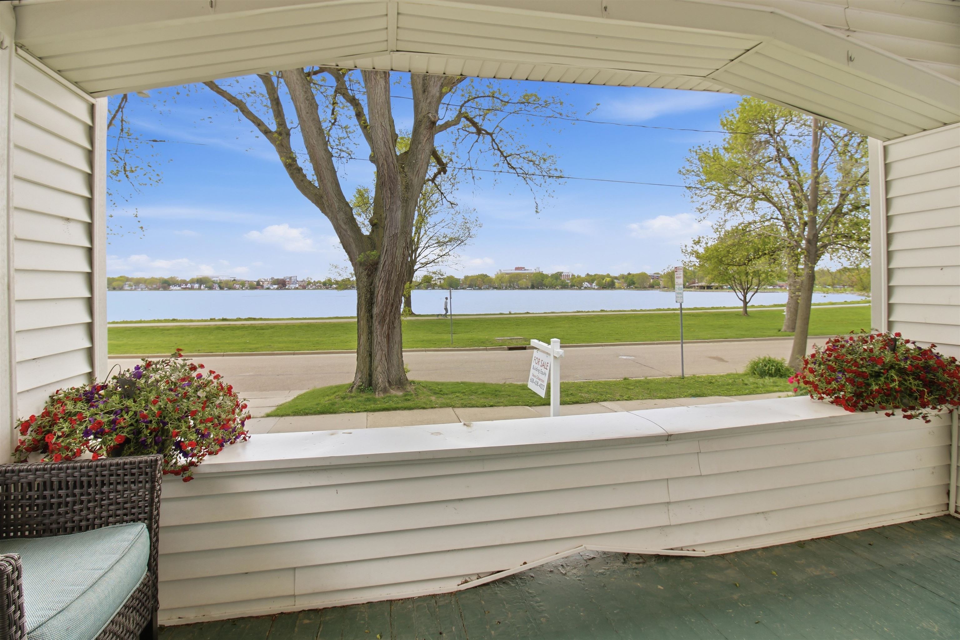 135 South Brittingham Place Madison, WI 53715 - Photo 4 of 27