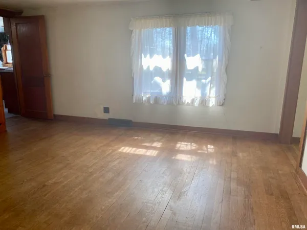 $65,900 | 124 East Prairie Street, Broadwell, IL 62634