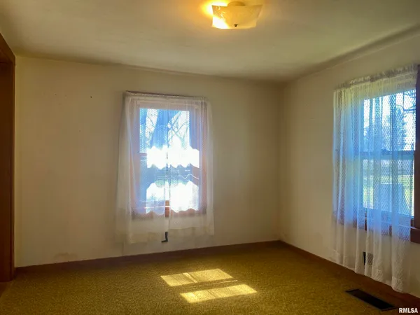 $65,900 | 124 East Prairie Street, Broadwell, IL 62634