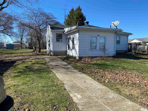 $65,900 | 124 East Prairie Street, Broadwell, IL 62634