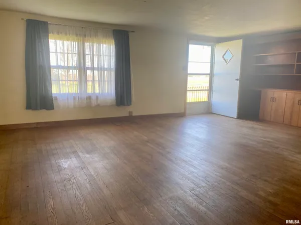 $65,900 | 124 East Prairie Street, Broadwell, IL 62634