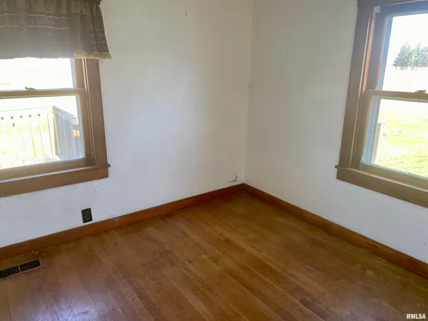 $65,900 | 124 East Prairie Street, Broadwell, IL 62634