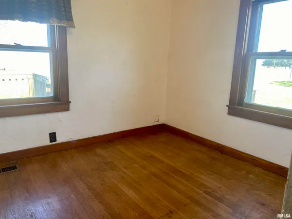 $65,900 | 124 East Prairie Street, Broadwell, IL 62634