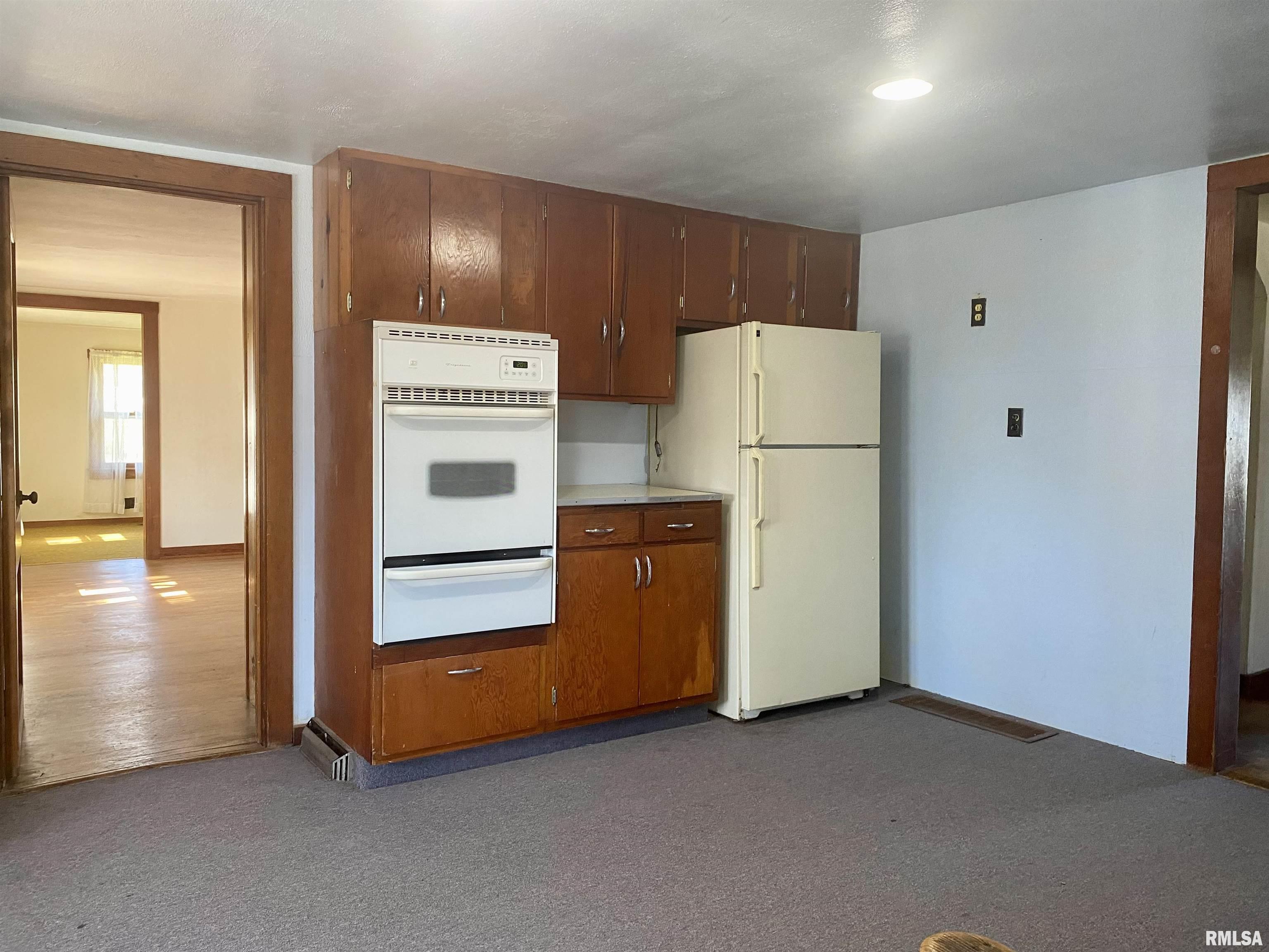 124 East Prairie Street Broadwell, IL 62634 - Photo 8 of 53