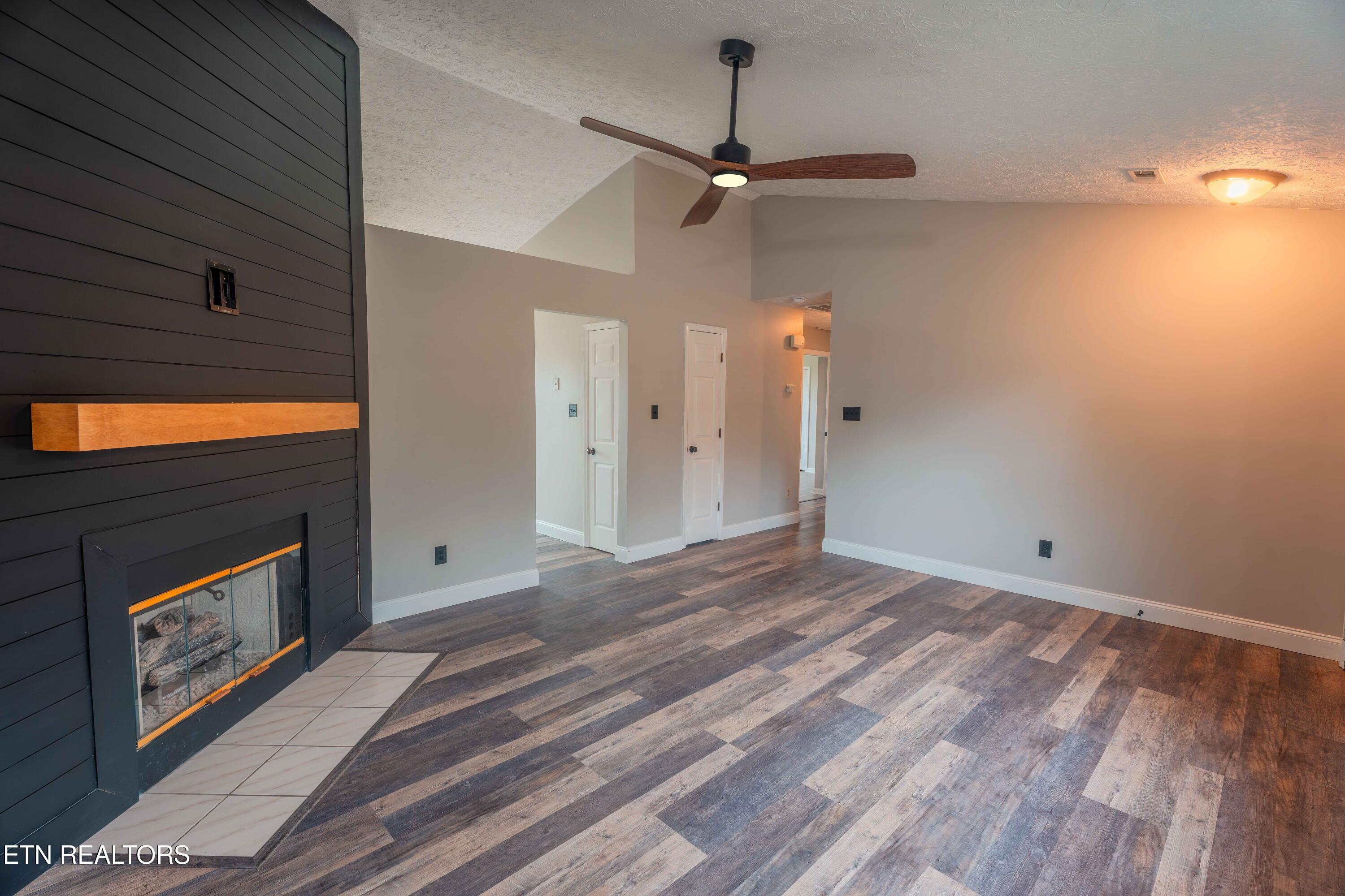 7722 Ashcroft Way Powell, TN 37849 - Photo 8 of 24 Light-filled Living Room
