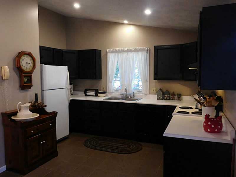 117 Edgemere Road Pawtucket, RI 02861 - Photo 11 of 20 Kitchen.