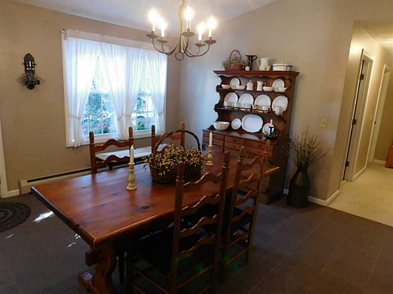 117 Edgemere Road Pawtucket, RI 02861 - Photo 7 of 20 Dining Room.