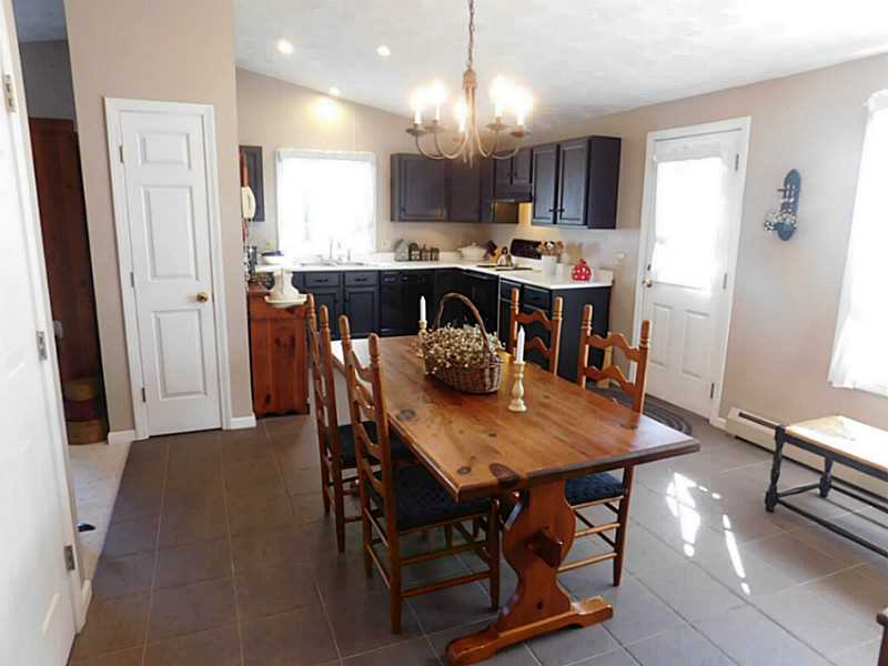 117 Edgemere Road Pawtucket, RI 02861 - Photo 8 of 20 Dining Room.